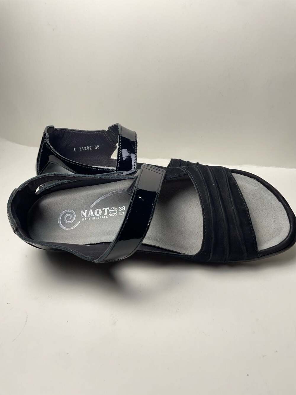 Naot Black Suede and Patent Leather Sandals Size 38 US 7 - Picture 12 of 13